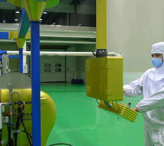 公司擁有三條原裝進(jìn)口冷榨橄欖油加工生產(chǎn)線(xiàn)，兩條德國(guó)福樂(lè)偉和一條意大利貝亞雷斯單一品種生產(chǎn)線(xiàn)，日加工鮮果能力達(dá)560噸，通過(guò)低溫純物理冷榨最大..